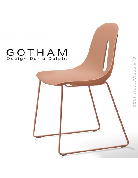 Chaise design GOTHAM, piétement type luge acier peint, terracotta assise coque plastique couleur terracotta.