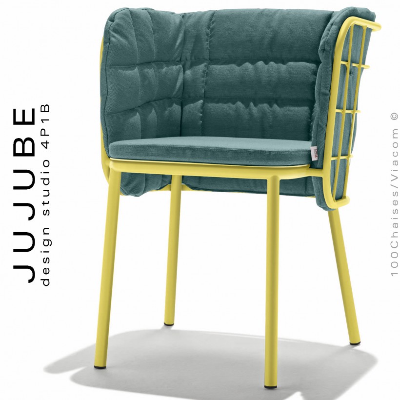 Fauteuil confort extérieur design JUJUBE, piétement peint jaune, assise et dossier habillage tissu bleu-vert hydrofuge.