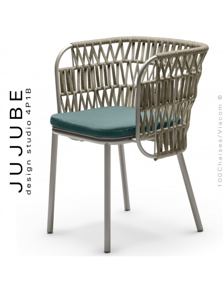 Fauteuil confort pour terrasse extérieur JUJUBE, structure acier peint sable avec coussin bleu, tressé corde camel.