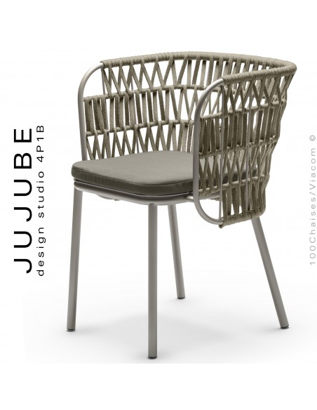 Fauteuil confort pour terrasse extérieur JUJUBE, structure acier peint sable avec coussin gris, tressé corde camel.