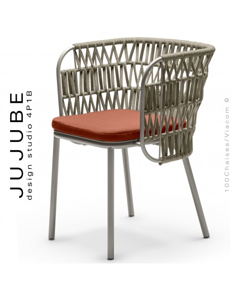 Fauteuil confort pour terrasse extérieur JUJUBE, structure acier peint sable avec coussin rouge, tressé corde camel.