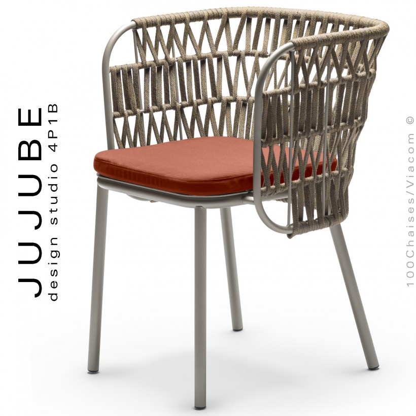 Fauteuil confort pour terrasse extérieur JUJUBE, structure acier peint sable avec coussin rouge, tressé corde cuivre.