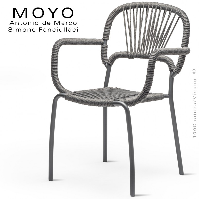 Fauteuil chic d'extérieur design MOYO, structure acier peint anthracite, assise tressage corde gris argent.