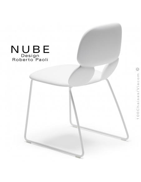 Chaise pour collectivité ou domestique NUBE, piétement luge acier peint blanc, assise coque plastique souple couleur blanc.