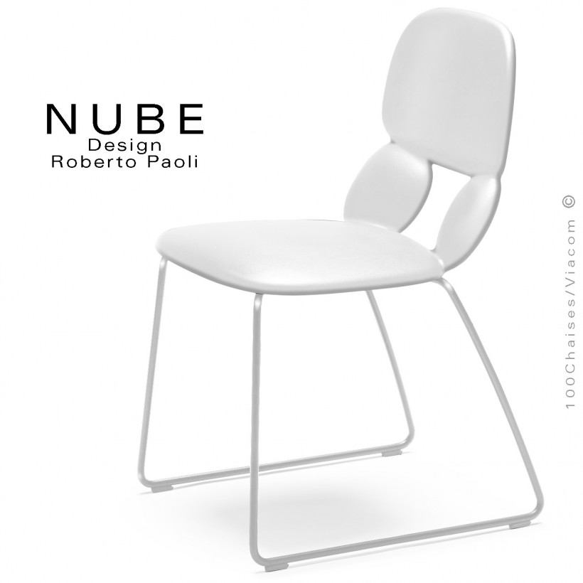 Chaise pour collectivité ou domestique NUBE, piétement luge acier peint blanc, assise coque plastique souple couleur blanc.