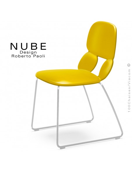 Chaise pour collectivité ou domestique NUBE, piétement luge acier peint blanc, assise coque plastique souple couleur jaune.