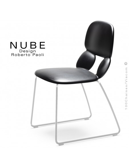 Chaise pour collectivité ou domestique NUBE, piétement luge acier peint blanc, assise coque plastique souple couleur noir.