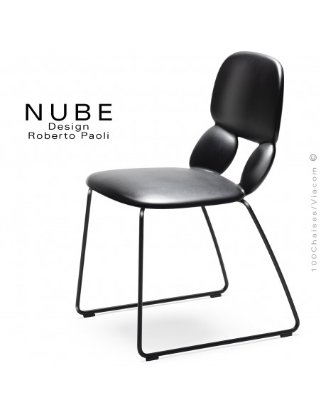 Chaise pour collectivité ou domestique NUBE, piétement luge acier peint noir, assise coque plastique souple couleur noire.