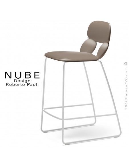 Tabouret de cuisine design NUBE, piétement luge acier peint blanc avec repose pieds, assise coque plastique sable.