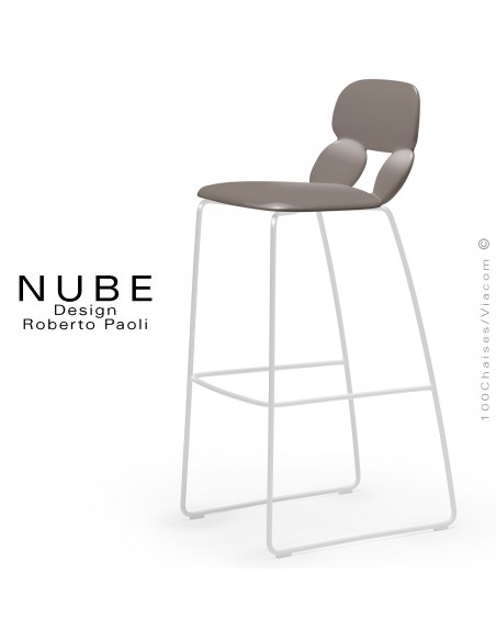 Tabouret de bar ou domestique design NUBE, piétement luge peint blanc, assise coque plastique souple sable.