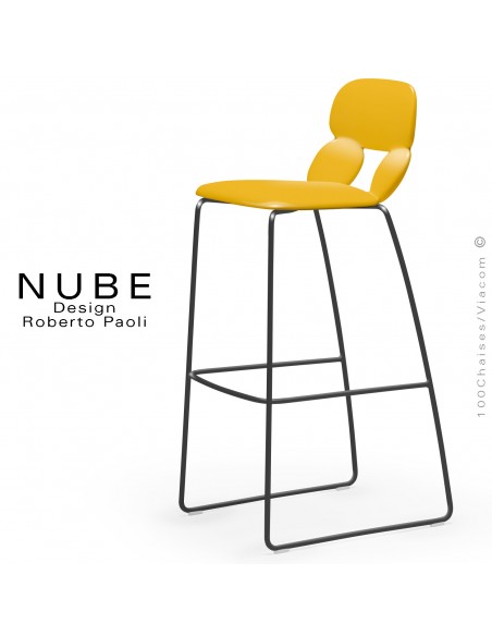 Tabouret de bar ou domestique design NUBE, piétement luge peint noir, assise coque plastique souple jaune.