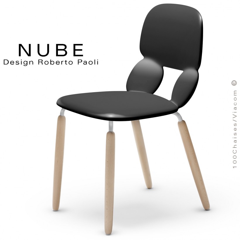 Chaise pour collectivité ou domestique NUBE, piétement bois vernis naturel, assise coque plastique souple couleur noir.