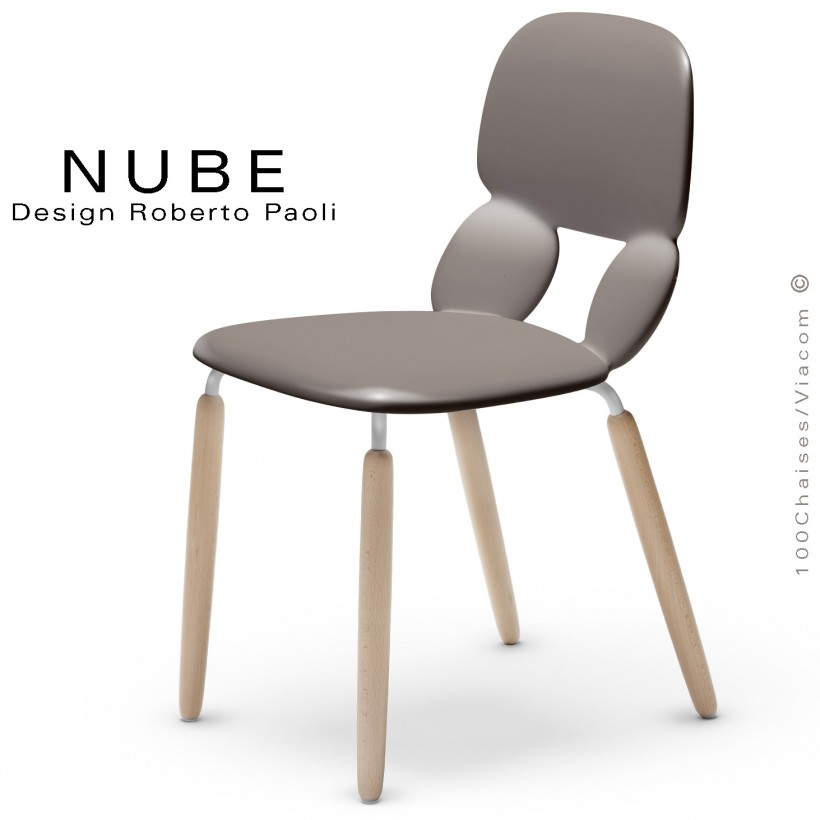 Chaise pour collectivité ou domestique NUBE, piétement bois vernis naturel, assise coque plastique souple couleur sable.