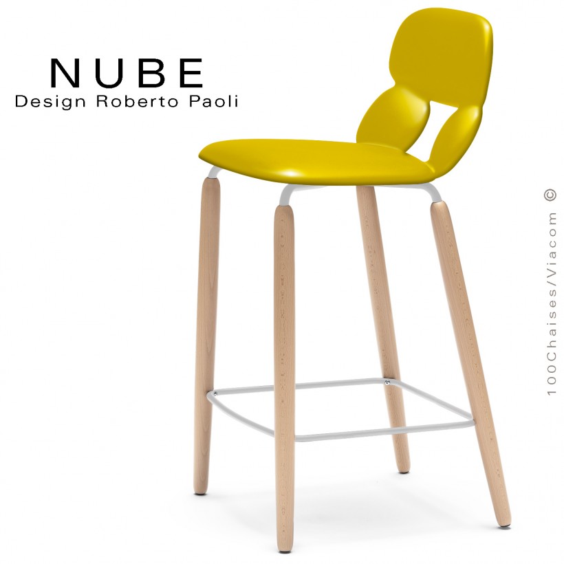 Tabouret de cuisine design NUBE, piétement bois vernis naturel et structure blanche avec repose pieds, assise plastique jaune