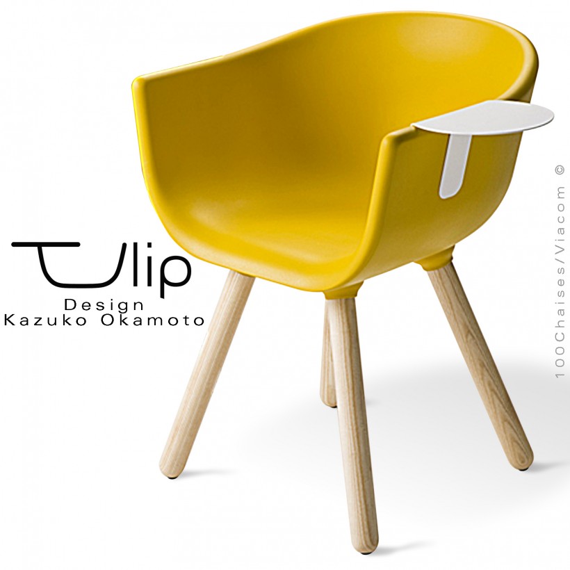 Fauteuil chic et tendance design TULIPE-SMALL coque plastique souple effet "Peached" jaune, piétement bois massif de Frêne.