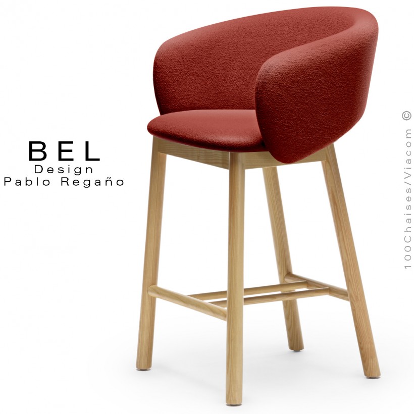 Tabouret de cuisine confort BEL, piétement bois massif de Frêne naturel, assise habillage tissu bouclé rouge.