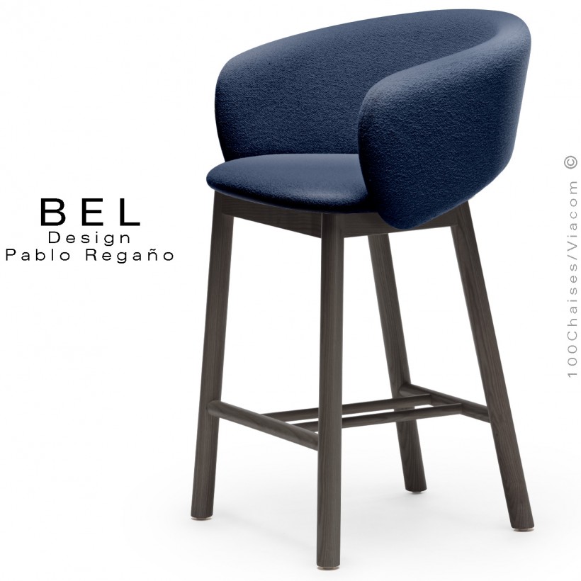 Tabouret de cuisine confort BEL, piétement bois massif de Frêne teinté noir, assise habillage tissu bouclé bleu marine.