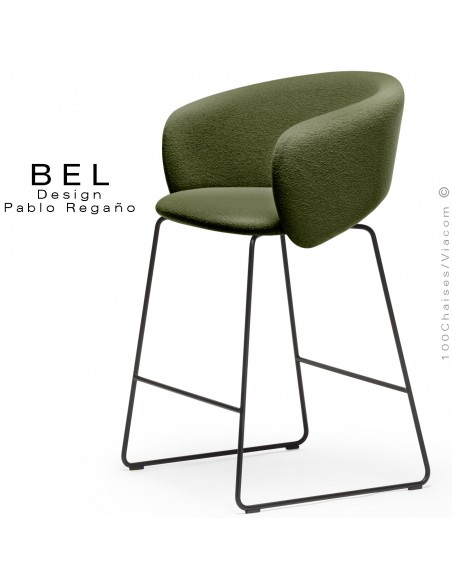 Tabouret de cuisine, confort et design BEL, piétement luge acier peint noir, assise et dossier habillage tissu vert sapin.