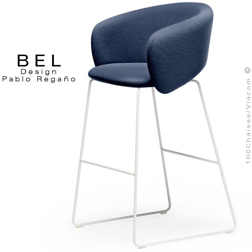 Tabouret de bar, confort et design BEL, piétement luge en rond d'acier peint blanc, assise et dossier tissu bouclé bleu marine.