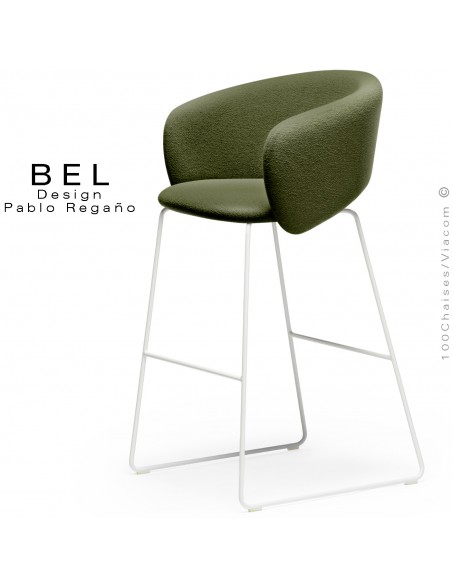 Tabouret de bar, confort et design BEL, piétement luge en rond d'acier peint blanc, assise et dossier tissu bouclé vert sapin.