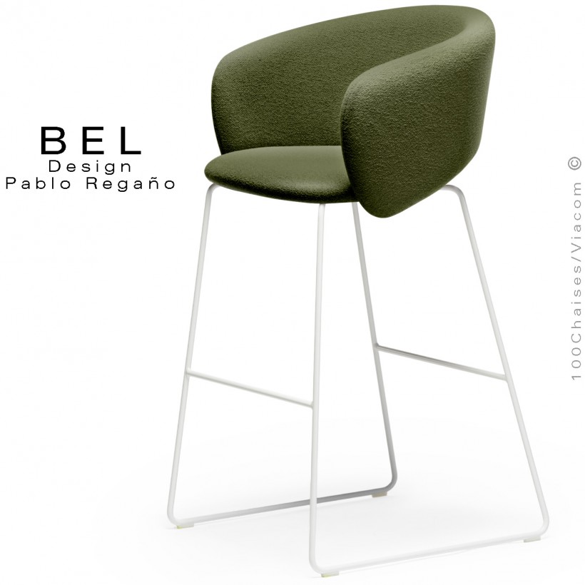 Tabouret de bar, confort et design BEL, piétement luge en rond d'acier peint blanc, assise et dossier tissu bouclé vert sapin.