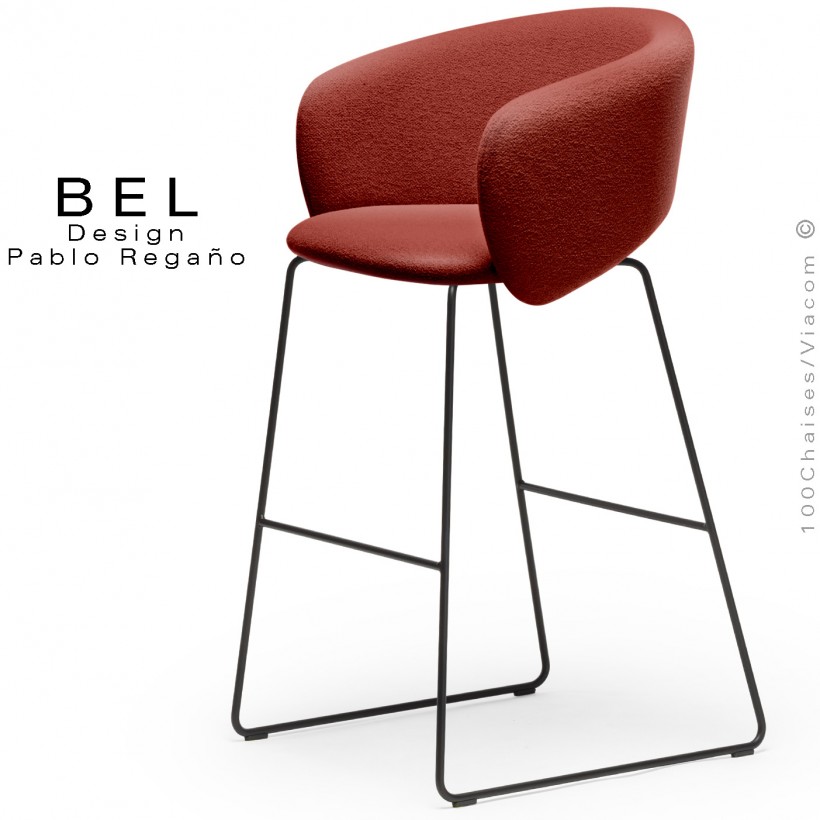 Tabouret de bar, confort et design BEL, piétement luge en rond d'acier peint noir, assise et dossier tissu bouclé rouge.