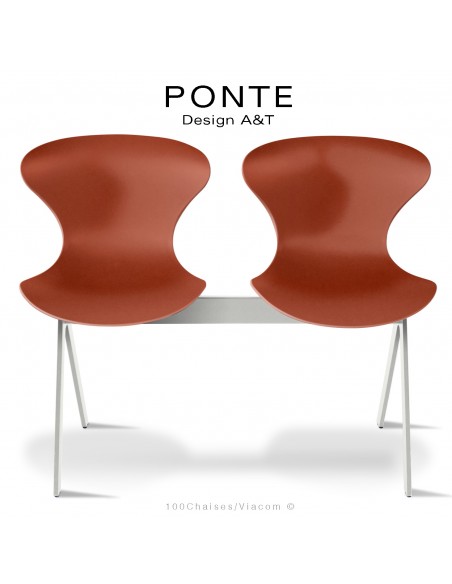 Banc ou assise sur poutre PONTE, 2 places, coque plastique rouge-brique, piétement acier peint blanc sécurité.