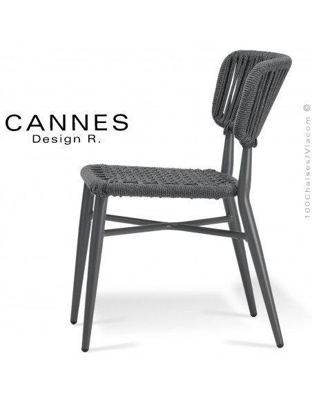 Chaise confort pour extérieur CANNES, structure aluminium peint anthracite, assise et dossier corde tressée marine.