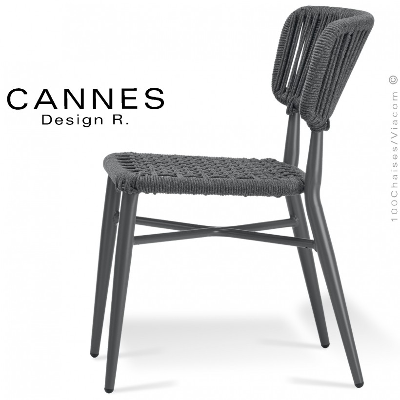 Chaise confort pour extérieur CANNES, structure aluminium peint anthracite, assise et dossier corde tressée marine.