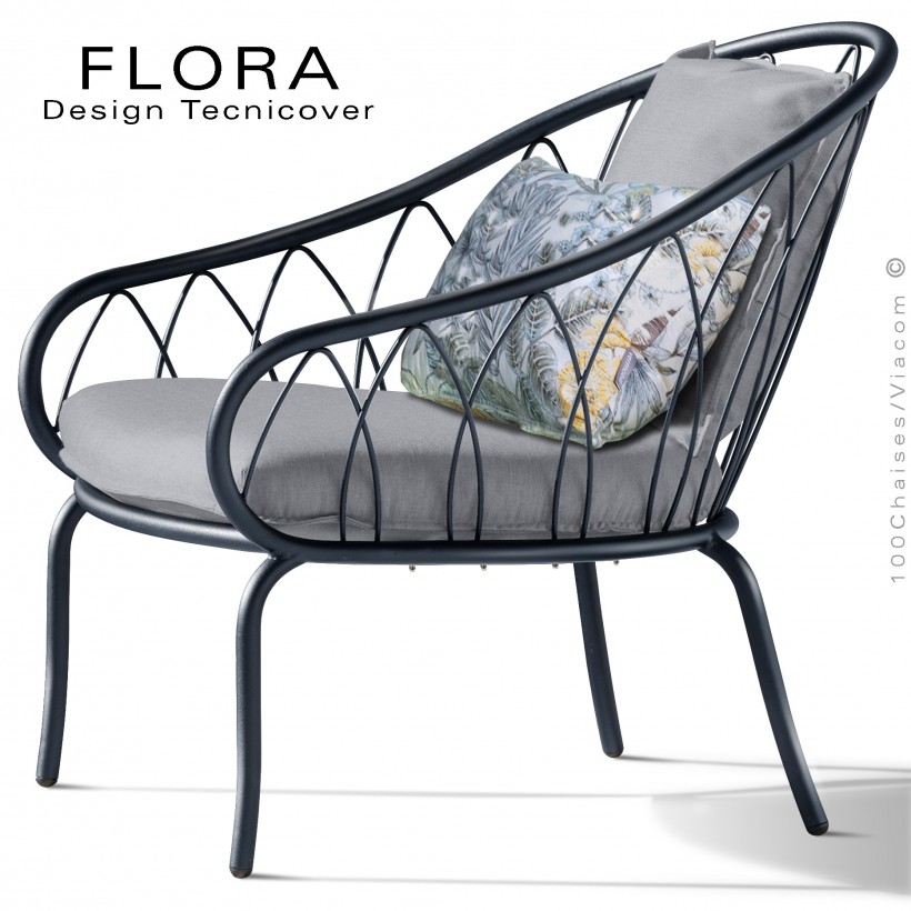 Fauteuil lounge design d'extérieur FLORA, structure acier peint anthracite, assise avec coussin habillage tissu argent.