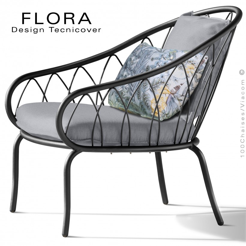 Fauteuil lounge design d'extérieur FLORA, structure peint noir, assise avec coussin habillage tissu argent.