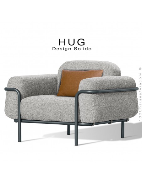 Fauteuil lounge d'extérieur HUG, structure acier peint anthracite, assise coussin habillage tissu crème + orange.