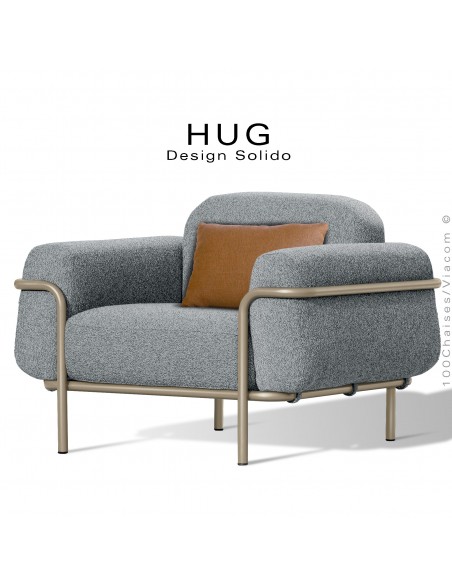 Fauteuil lounge d'extérieur HUG, structure acier peint beige, assise coussin habillage tissu argent-gris + orange.