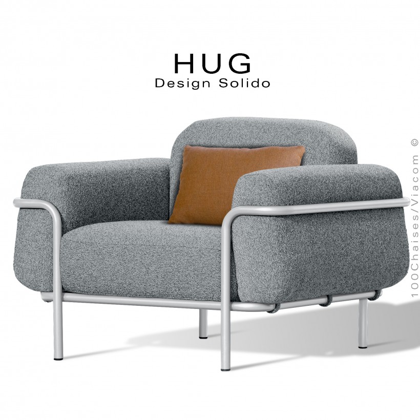 Fauteuil lounge d'extérieur HUG, structure acier peint blanc, assise coussin habillage tissu argent-gris + orange.