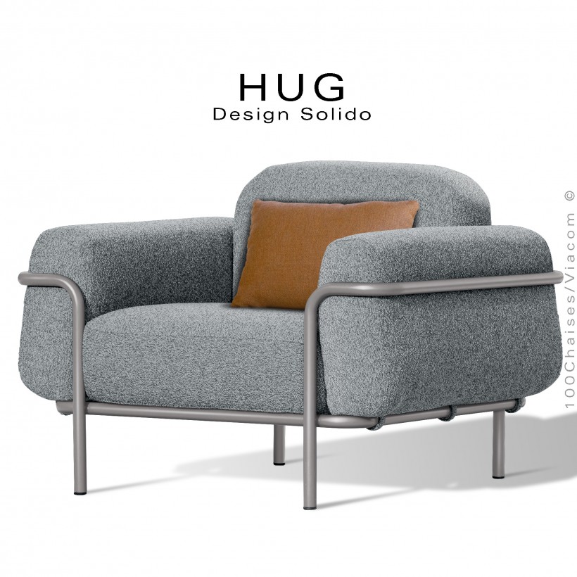 Fauteuil lounge d'extérieur HUG, structure acier peint gris Tourterelle, assise coussin habillage tissu argent-gris + orange.