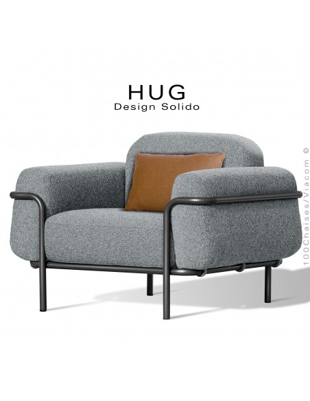 Fauteuil lounge d'extérieur HUG, structure acier peint noir, assise coussin habillage tissu argent-gris + orange.