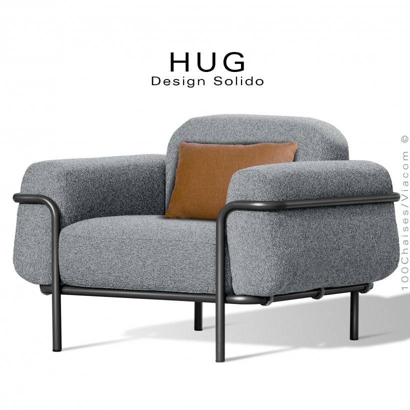 Fauteuil lounge d'extérieur HUG, structure acier peint noir, assise coussin habillage tissu argent-gris + orange.