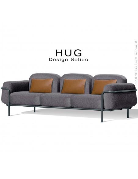 Canapé d'extérieur HUG, structure acier peint anthracite, assise 6 coussins habillage tissu gris foncé avec accoudoirs.