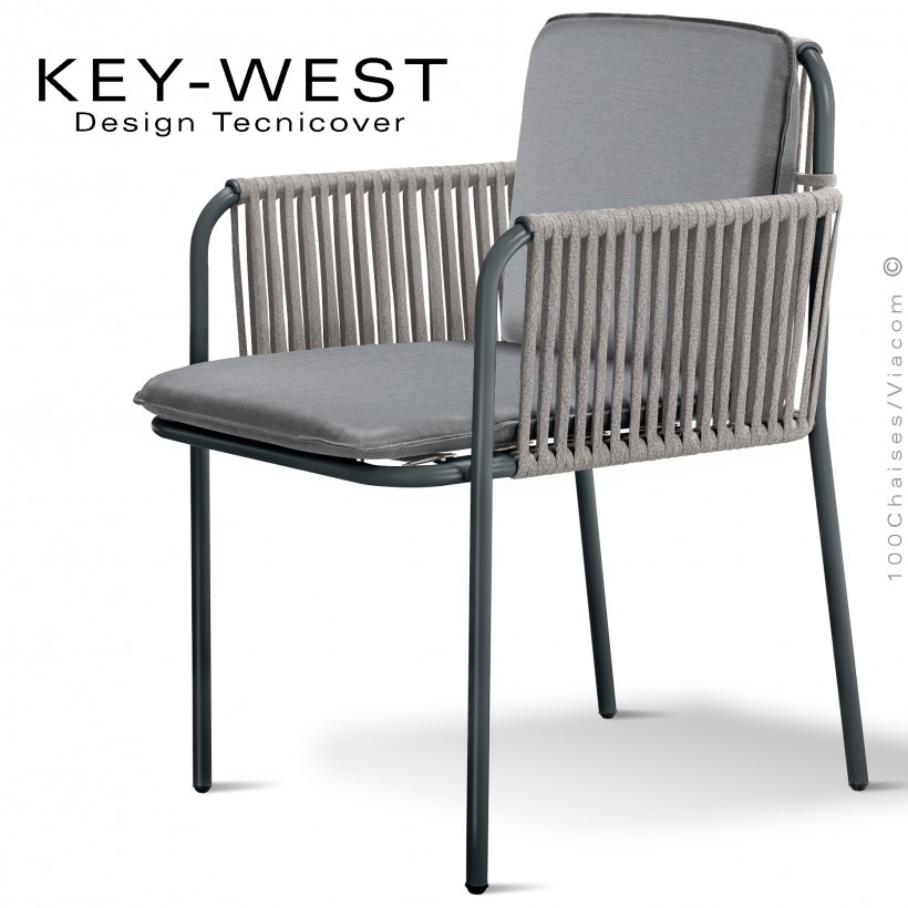 Fauteuil KEY-WEST, acier peint anthracite, assise et dossier coussins tissu argent, accoudoirs tressage corde marine crème.