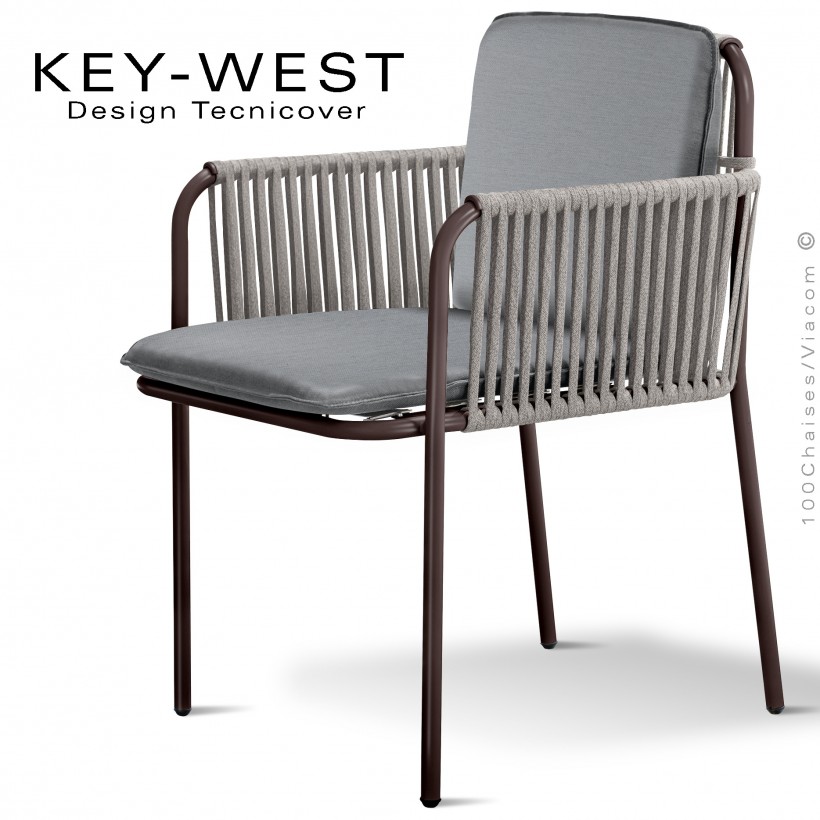 Fauteuil KEY-WEST, acier peint bronze, assise et dossier coussins tissu argent, accoudoirs tressage corde crème.