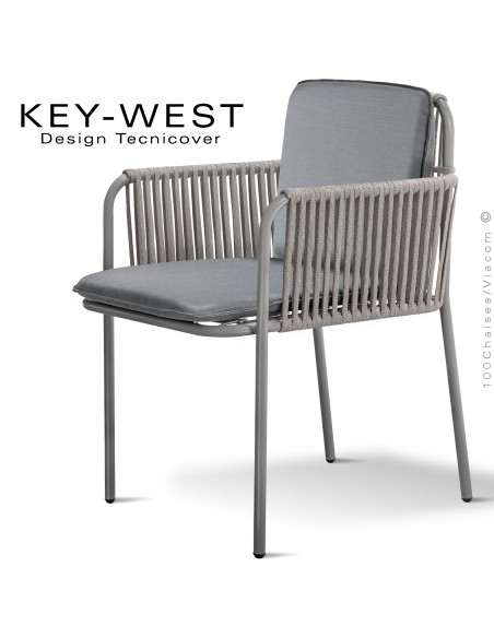 Fauteuil KEY-WEST, acier peint gris Tourterelle, assise et dossier coussins tissu argent, accoudoirs tressage corde crème.