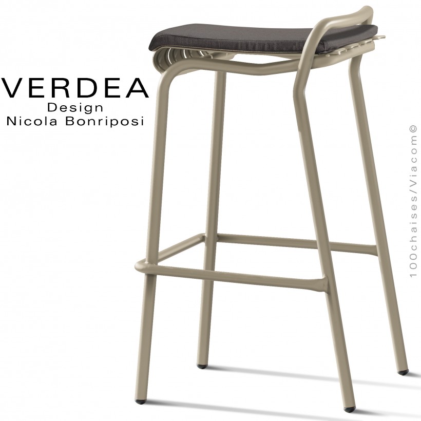 Tabouret de bar d'extérieur VERDEA, structure aluminium peint beige, assise coussin couleur gris foncé.