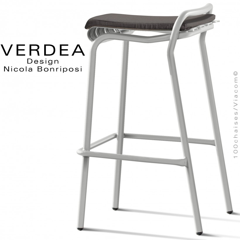 Tabouret de bar d'extérieur VERDEA, structure aluminium peint blanc perle, assise coussin couleur gris foncé.