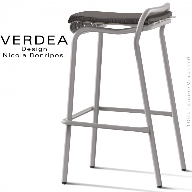 Tabouret de bar d'extérieur VERDEA, structure aluminium peint gris Tourterelle, assise coussin couleur gris foncé.