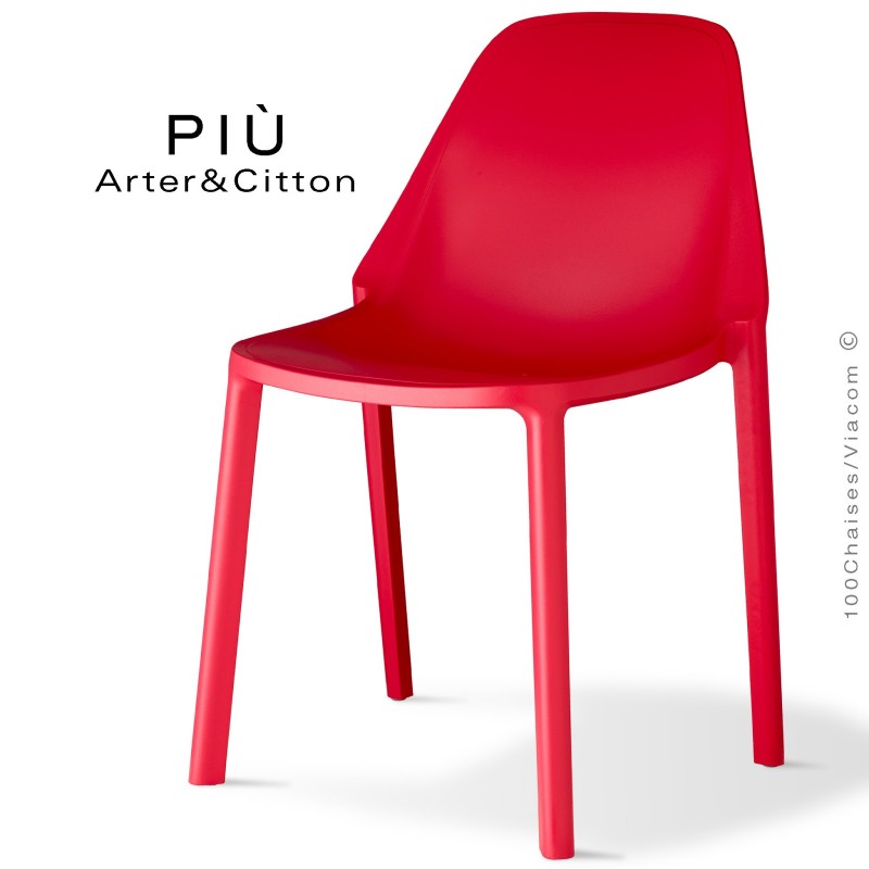 Chaise design PIÙ, structure plastique couleur rouge.