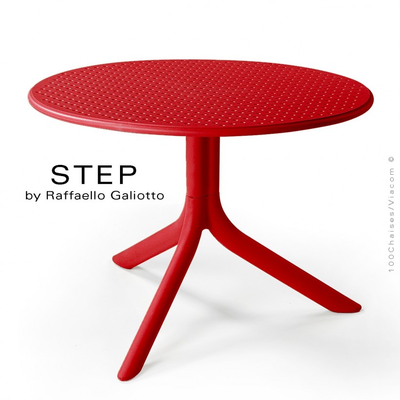 Table basse STEP, plateau rond plastique ajouré, piétement colonne centrale plastique rouge.