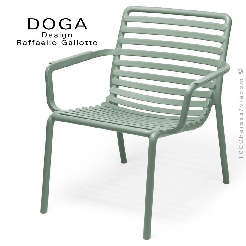 Fauteuil lounge design DOGA relax, structure et assise plastique monobloc couleur vert menthe.