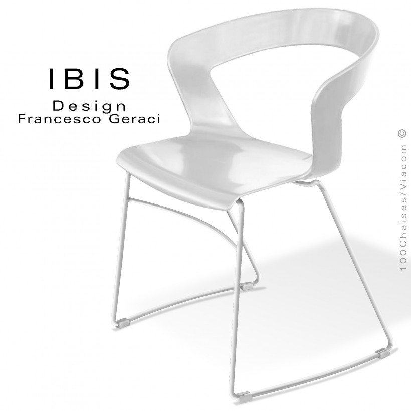 Chaise design IBIS, assise plastique blanc, piétement type luge peint blanc.