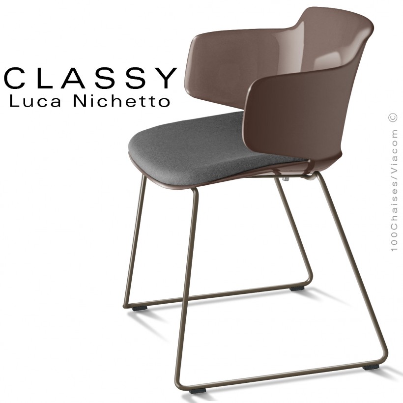 Fauteuil de bureau design CLASSY, piétement aluminium avec roulettes,  assise pivotante coque plastique couleur avec accoudoirs.